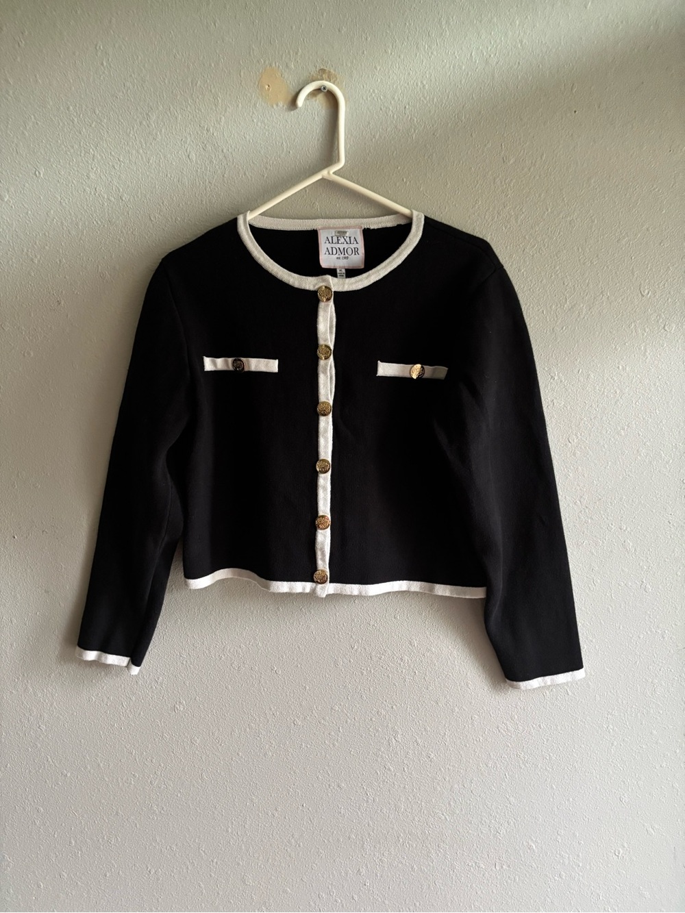 Alexia Admor Black Cropped Jacket with White Trim - Picture 5 of 5